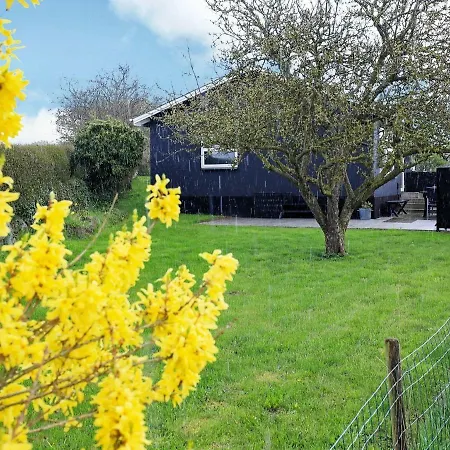 Four-bedroom Holiday In Frorup