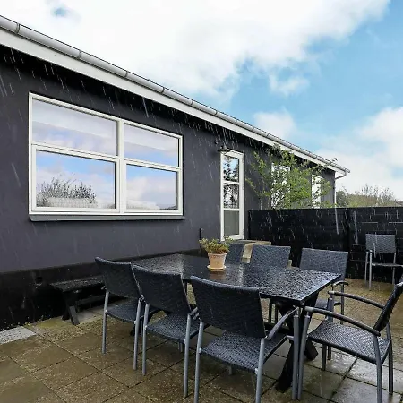 Four-bedroom Holiday In Frorup